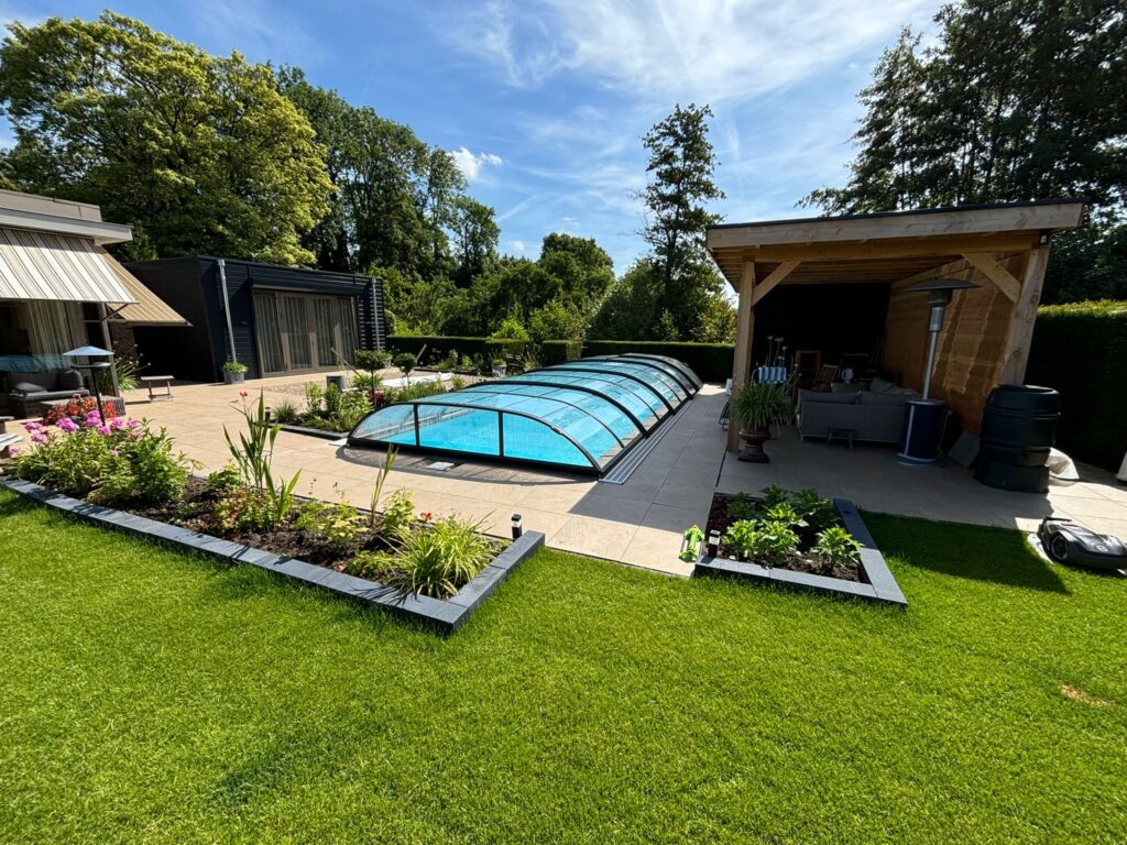 Zwembad realisatie met overkapping