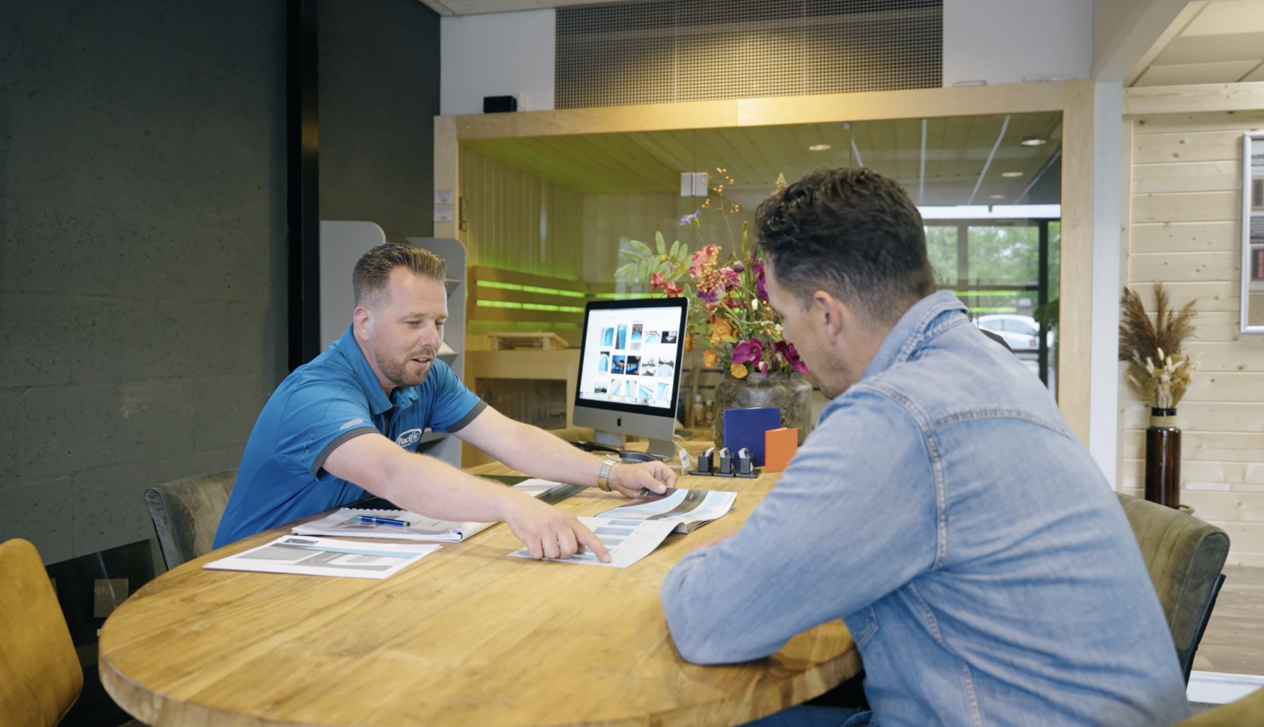 Adviesgesprek bij Pacific Wellness met Jeroen en klanten